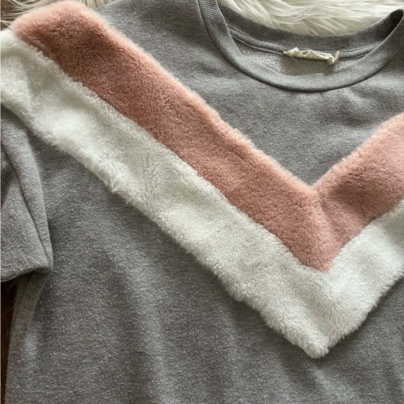 Cabin Fever Faux Fur Crewneck - Picture 4 of 8